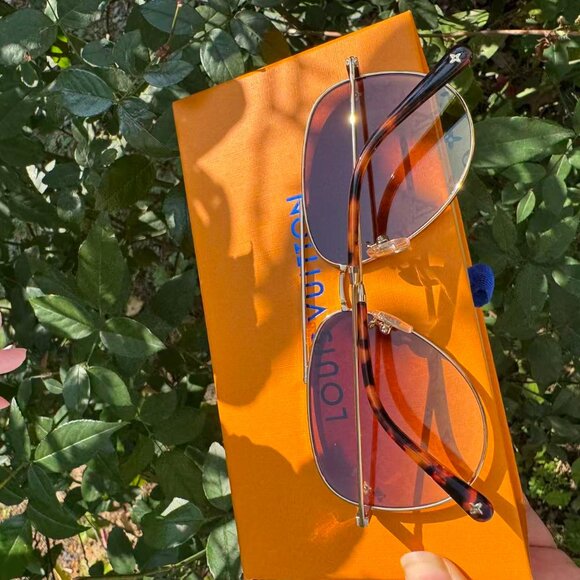 LV sunglasses main image 4
